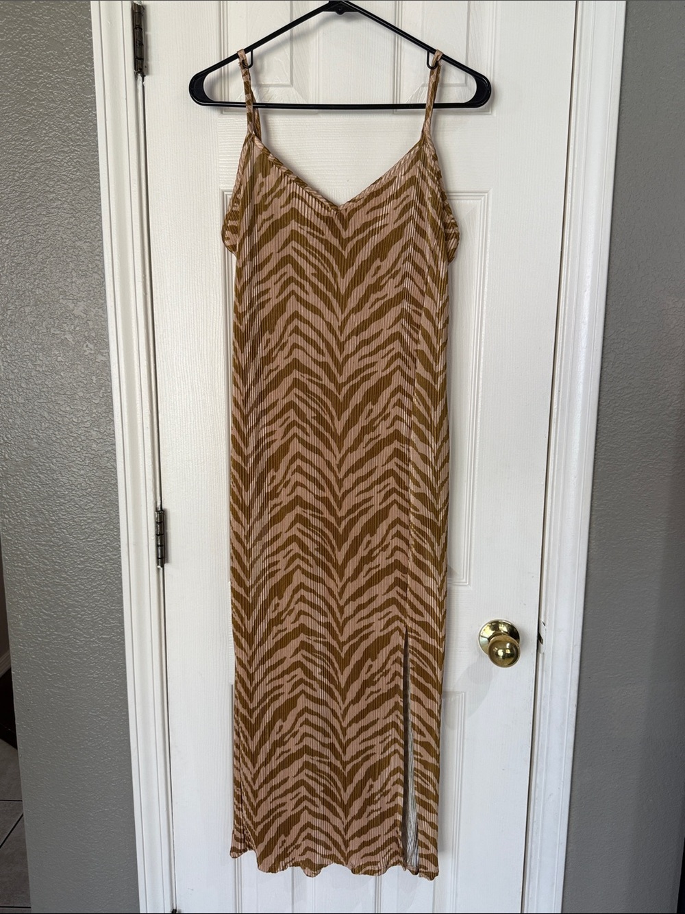 Forever 21 Spaghetti-Strap Tan Zebra-Print Maxi Dress size medium
